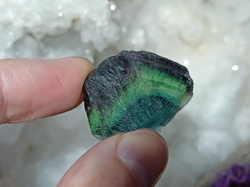  Fluorit duhový krystal surový 19,8 g