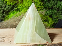 Onyx pyramida 8 cm Pákistán